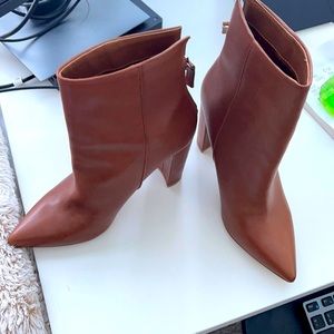 Like new! Steve Madden Tan Leather Booties ❤️